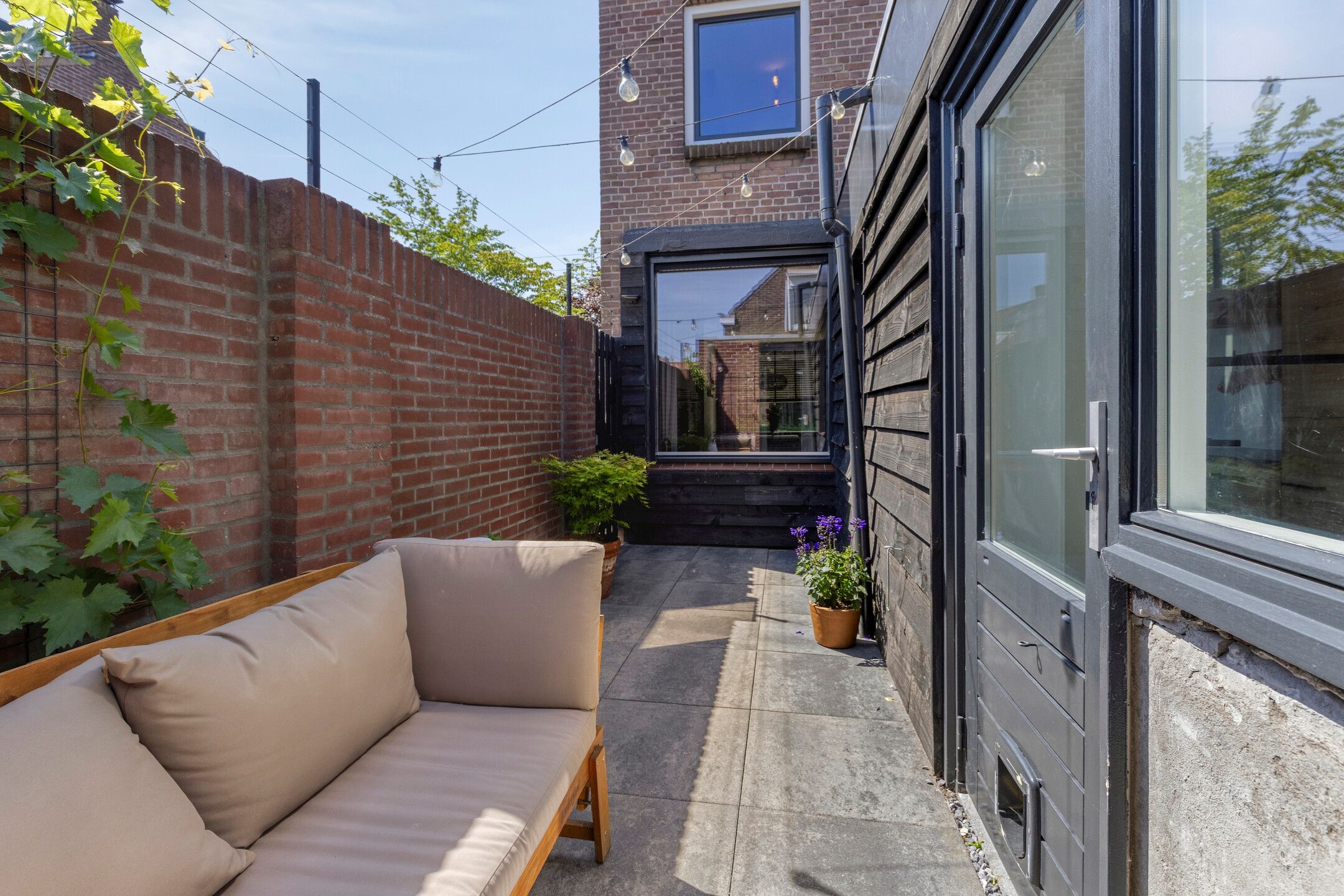 Charming 1930s End Terrace Home with Garage in Central Tilburg — 24