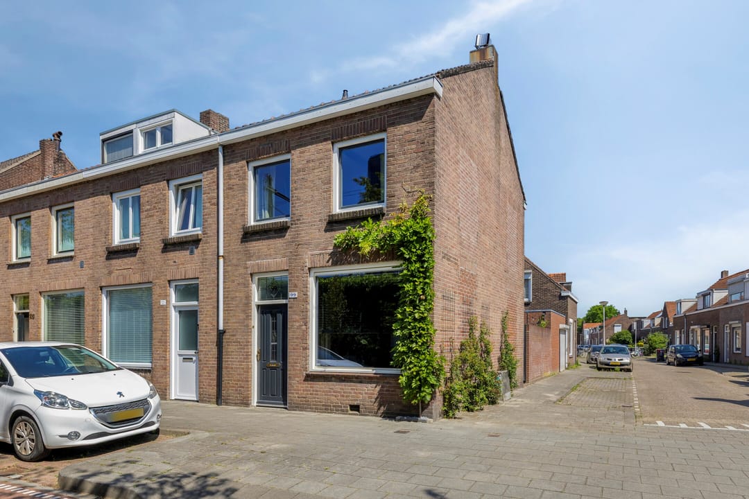 Charming 1930s End Terrace Home with Garage in Central Tilburg — 31