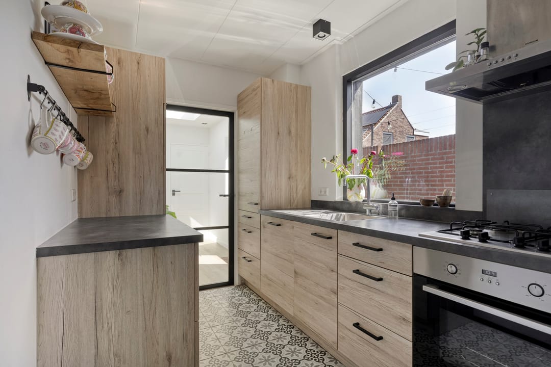 Charming 1930s End Terrace Home with Garage in Central Tilburg — 8