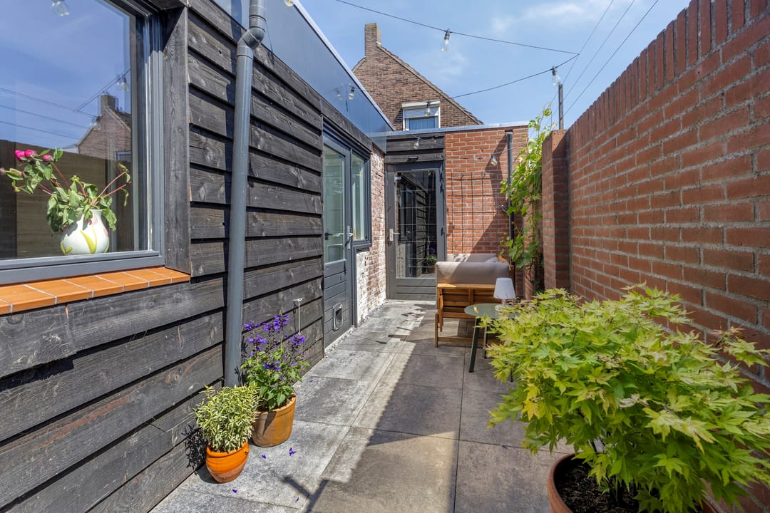 Charming 1930s End Terrace Home with Garage in Central Tilburg — 23