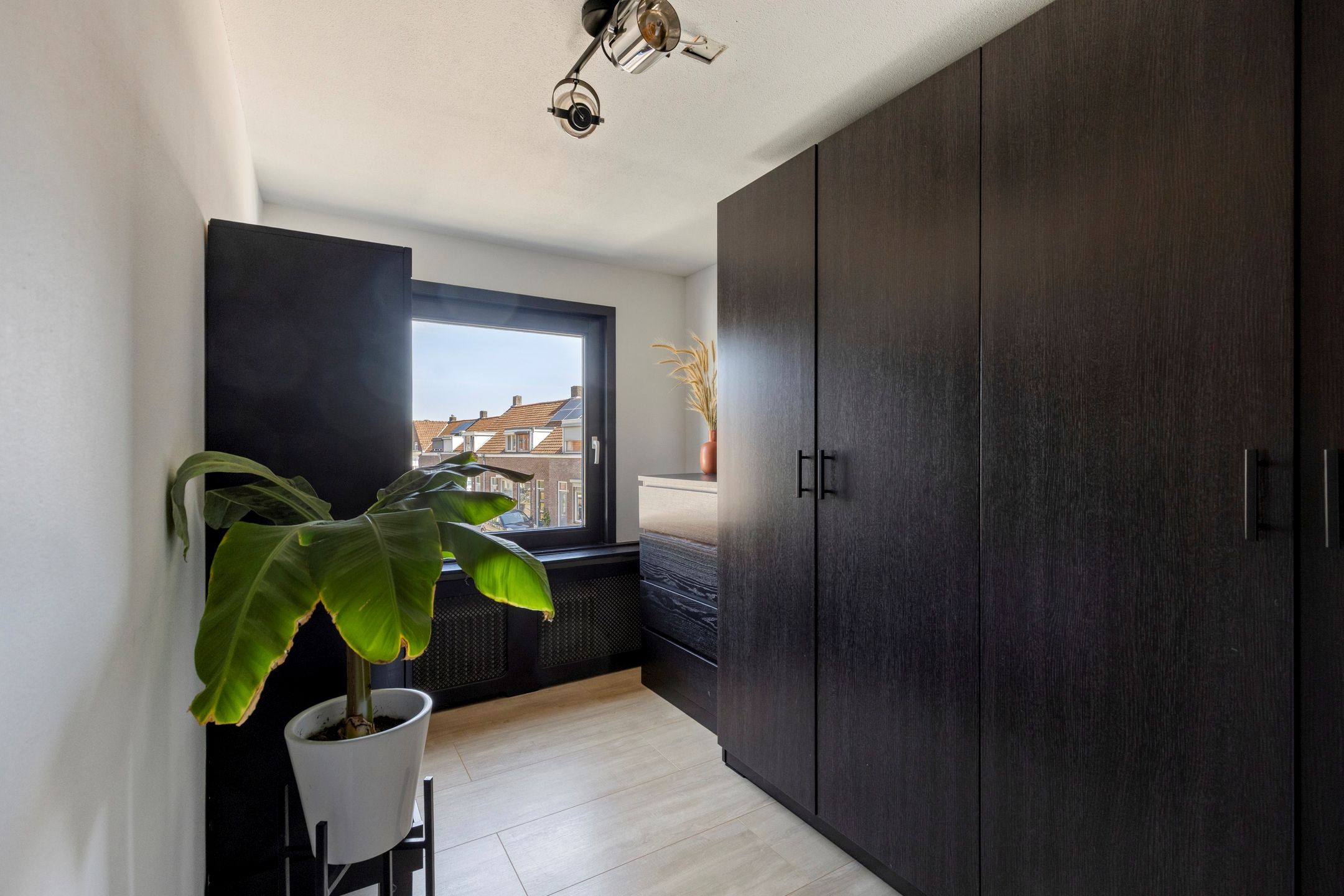 Charming 1930s End Terrace Home with Garage in Central Tilburg — 21