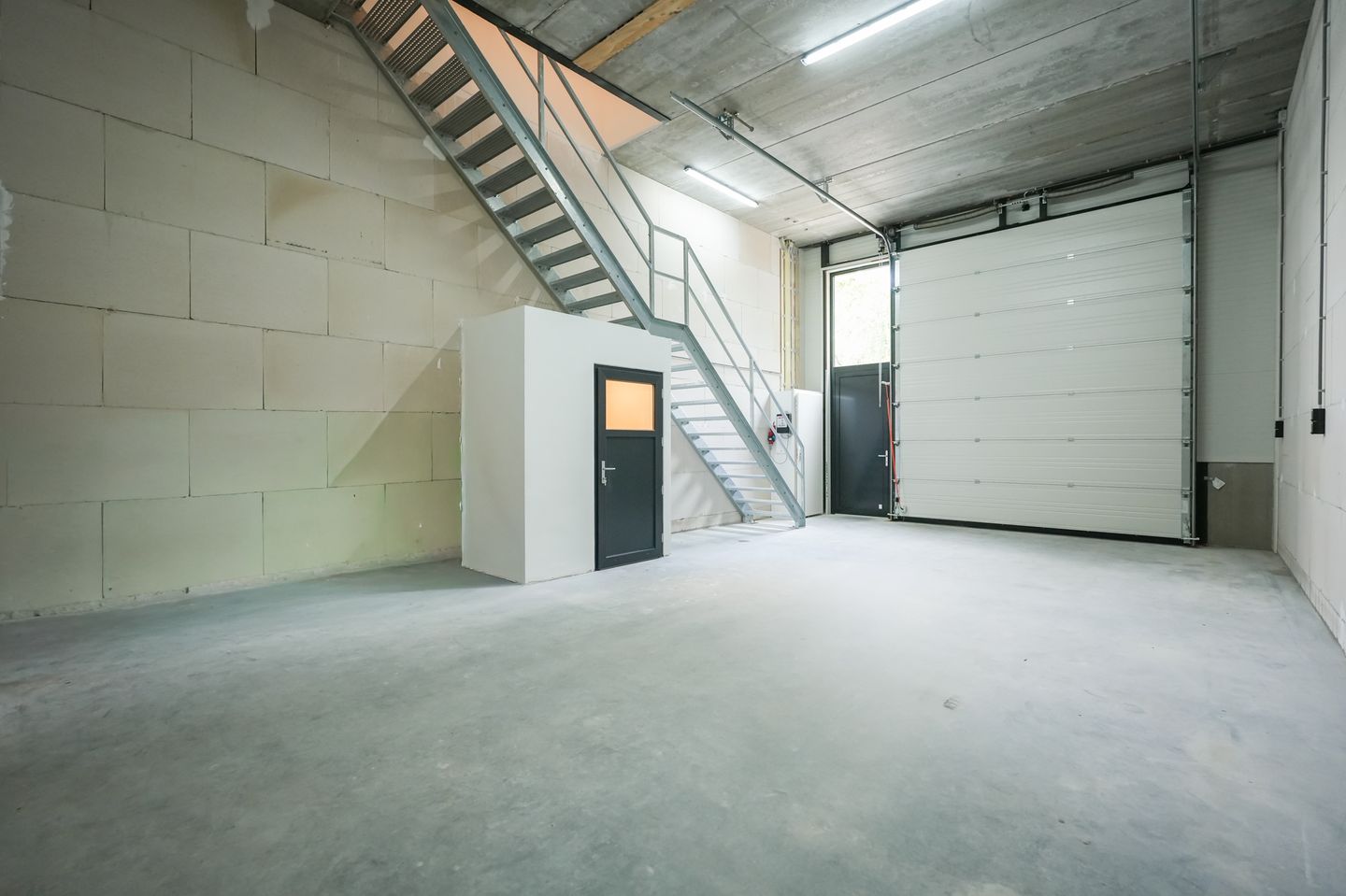 View photo 4 of Industrielaan 87