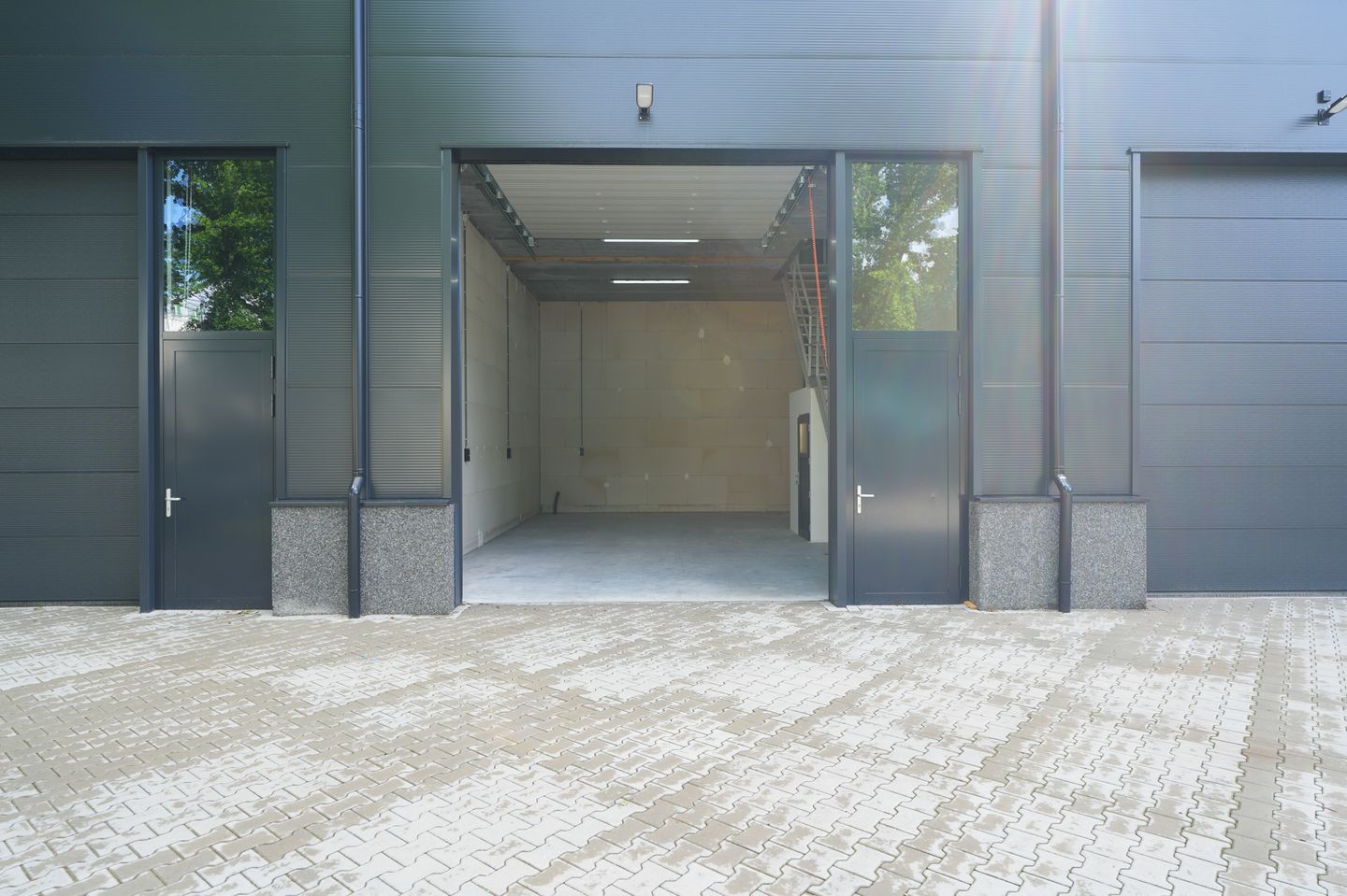 View photo 2 of Industrielaan 87