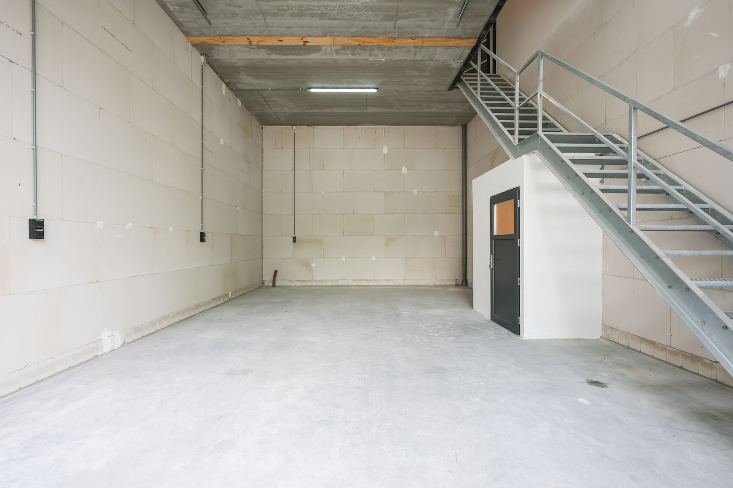View photo 3 of Industrielaan 87