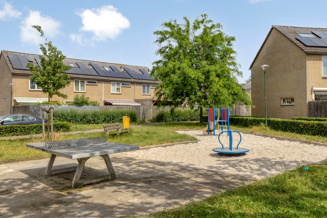 Spacious Extended Terraced House with Four Bedrooms and Two Bathrooms in Family-Friendly Veghel — 37