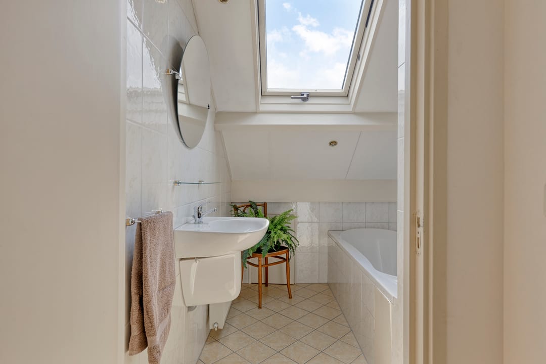 Spacious Extended Terraced House with Four Bedrooms and Two Bathrooms in Family-Friendly Veghel — 28