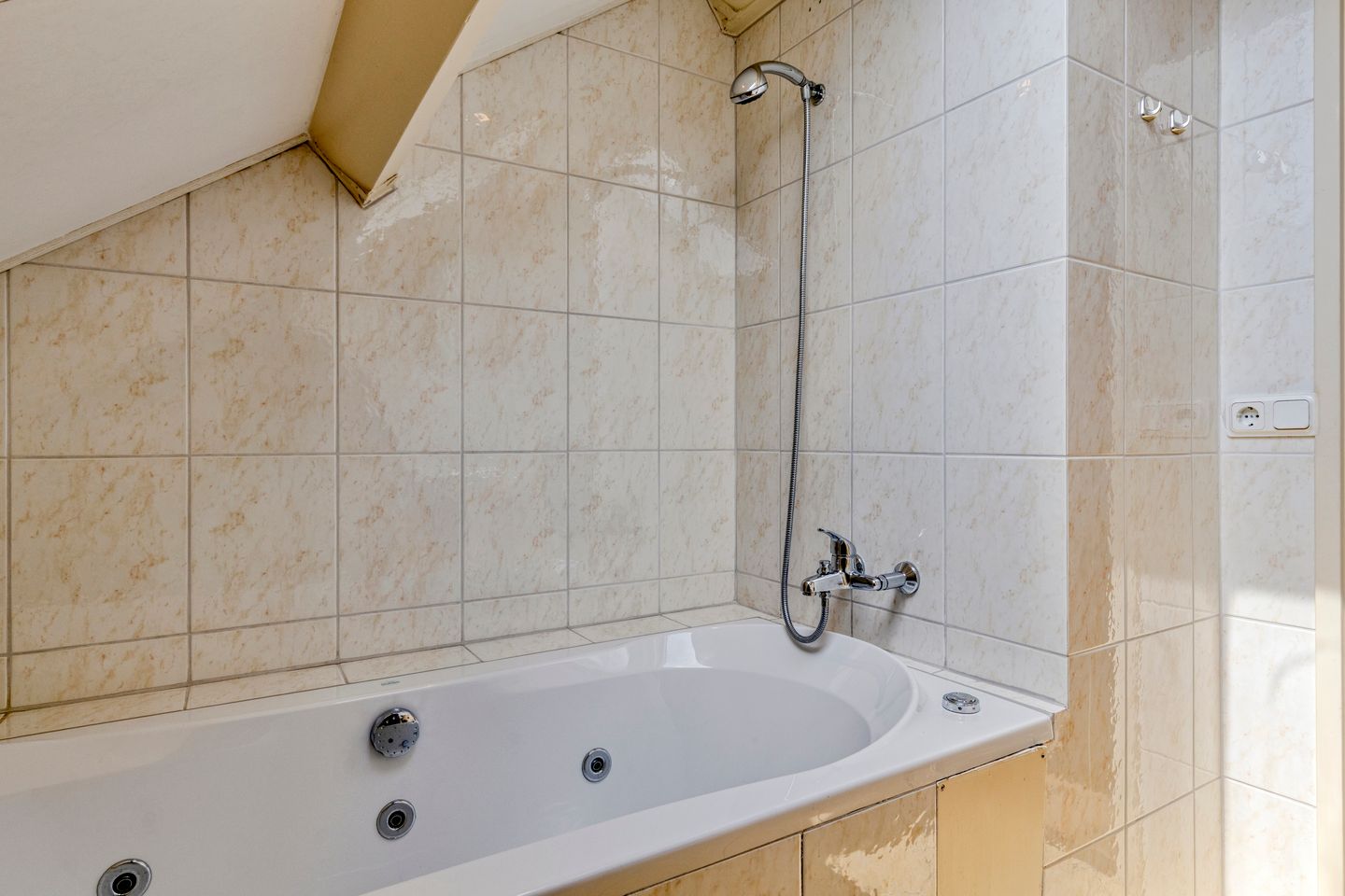 Spacious Extended Terraced House with Four Bedrooms and Two Bathrooms in Family-Friendly Veghel — 29