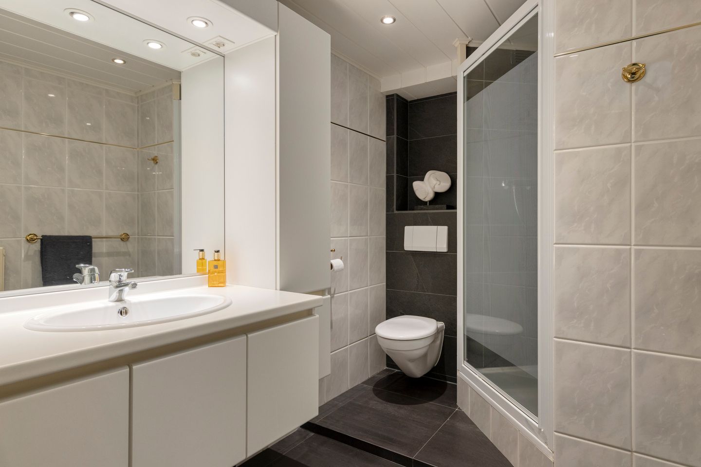 Spacious Extended Terraced House with Four Bedrooms and Two Bathrooms in Family-Friendly Veghel — 19