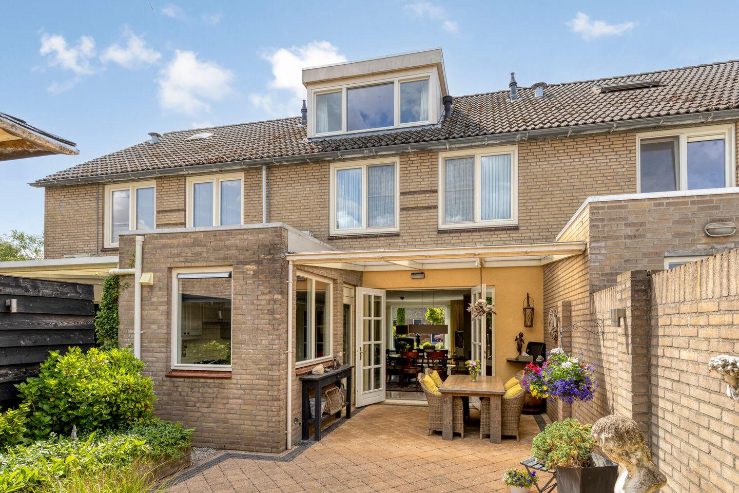 Spacious Extended Terraced House with Four Bedrooms and Two Bathrooms in Family-Friendly Veghel — 34