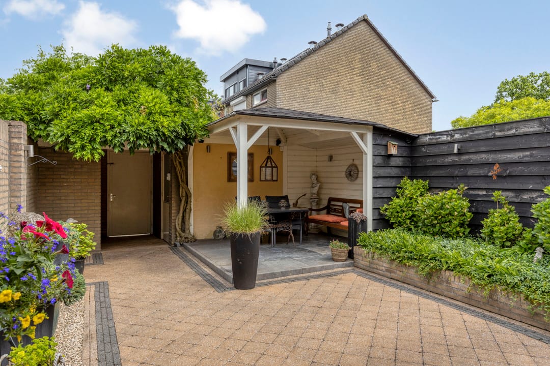 Spacious Extended Terraced House with Four Bedrooms and Two Bathrooms in Family-Friendly Veghel — 31