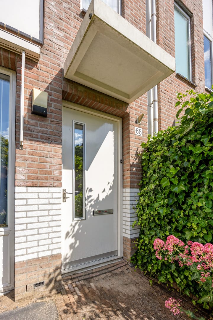 Tussenwoning te koop: Robert Stolzhof 68, Hoorn
