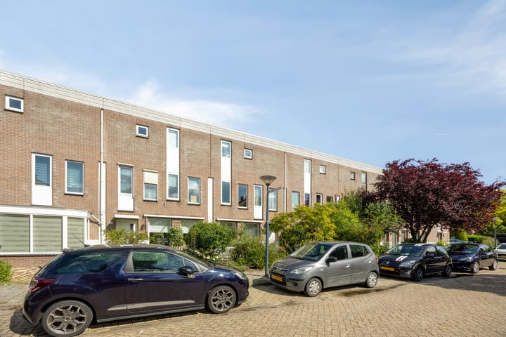 Tussenwoning te koop: Robert Stolzhof 68, Hoorn