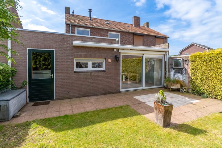 Twee-onder-één-kap te koop: Nieuwstraat 28, Blitterswijck