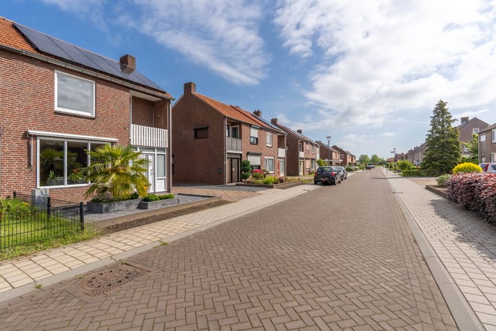 Twee-onder-één-kap te koop: Nieuwstraat 28, Blitterswijck