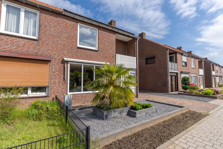 Twee-onder-één-kap te koop: Nieuwstraat 28, Blitterswijck