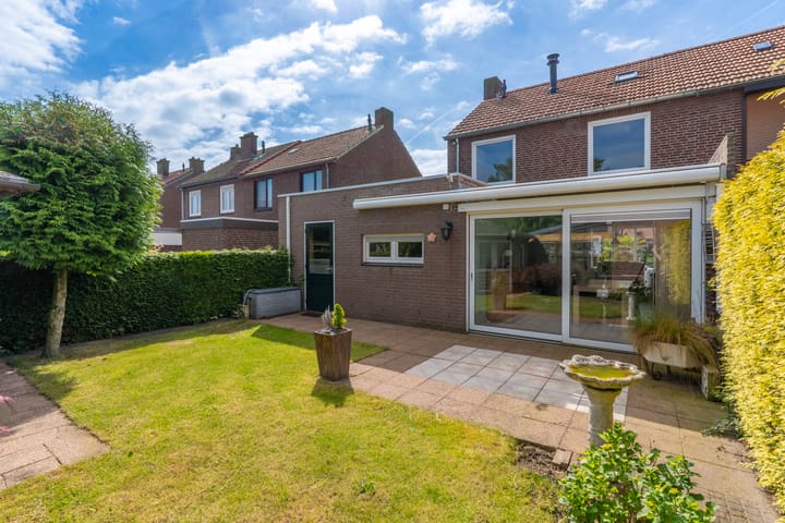 Twee-onder-één-kap te koop: Nieuwstraat 28, Blitterswijck