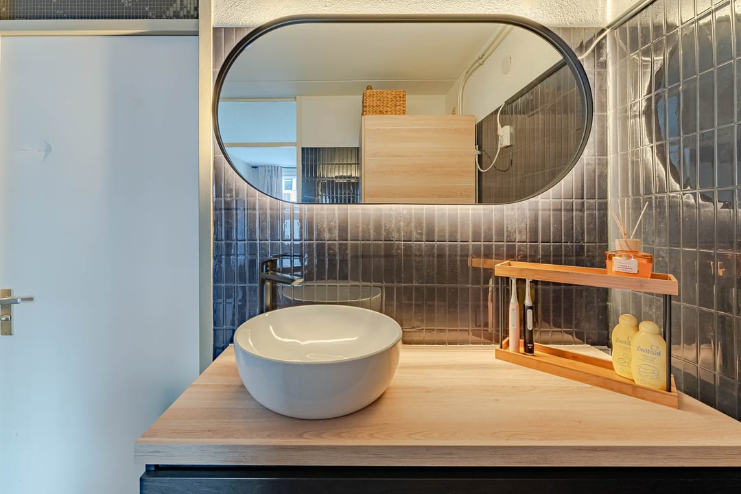 Modernised 3-Room Apartment with Parking in Gouda — 11