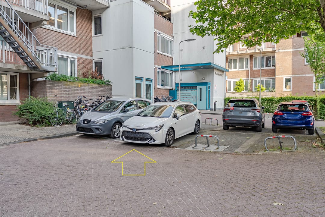 Modernised 3-Room Apartment with Parking in Gouda — 22
