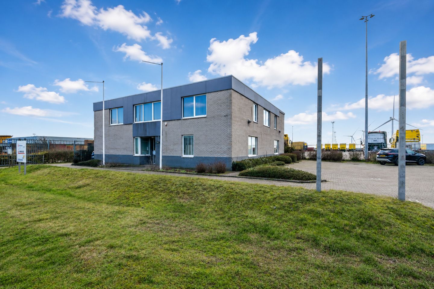 View photo 2 of Engelandweg 37
