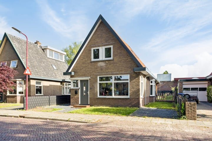 Photo 4 of ten Hooringerlaan 24