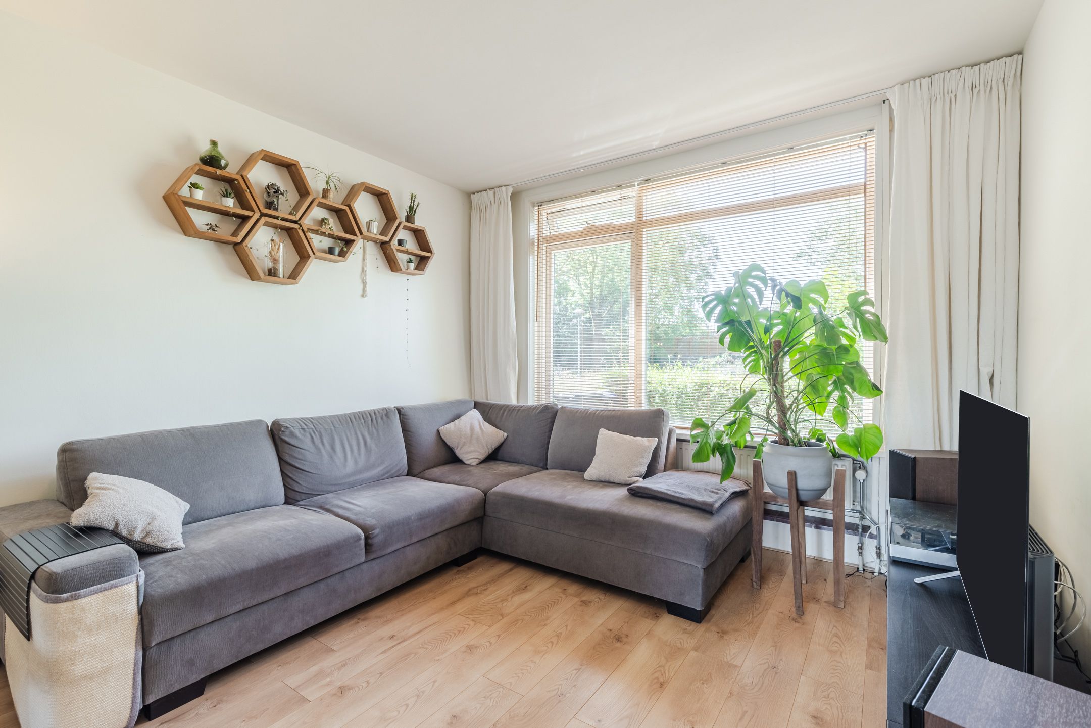 Ground Floor Apartment with Exceptional Garden in Hoograven, Utrecht — 9