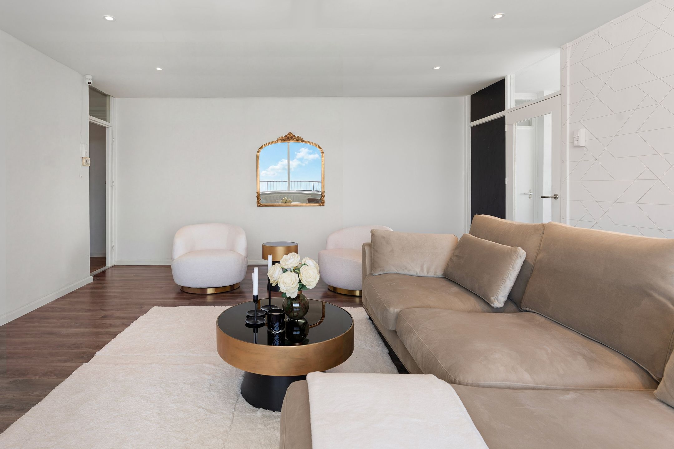 Spacious 10th Floor Apartment with Panoramic Views in Heerlen — 12