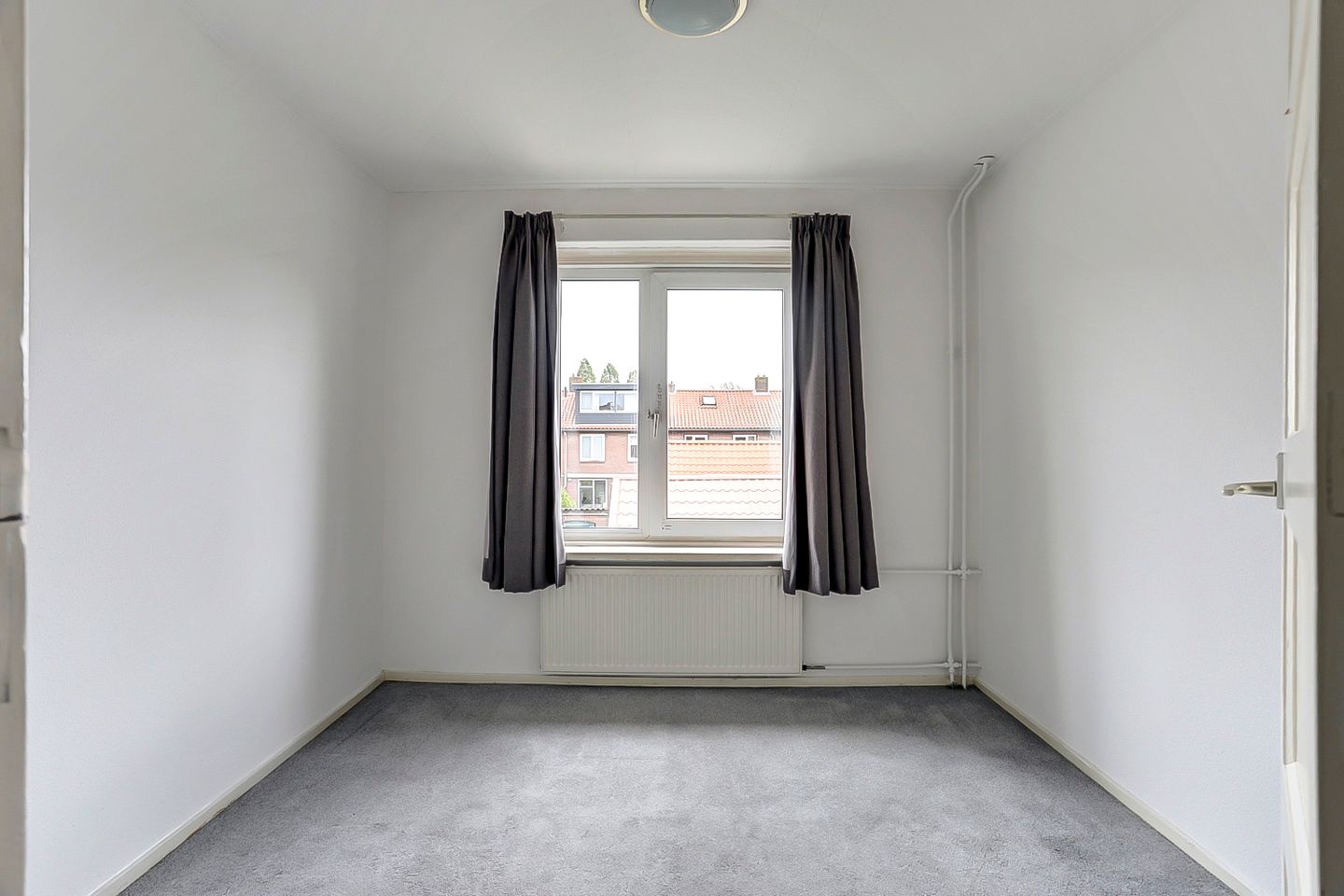 Charming Terraced Home with Three Bedrooms and Expansion Potential — 14