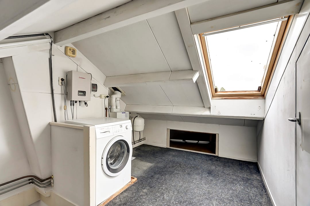 Charming Terraced Home with Three Bedrooms and Expansion Potential — 22