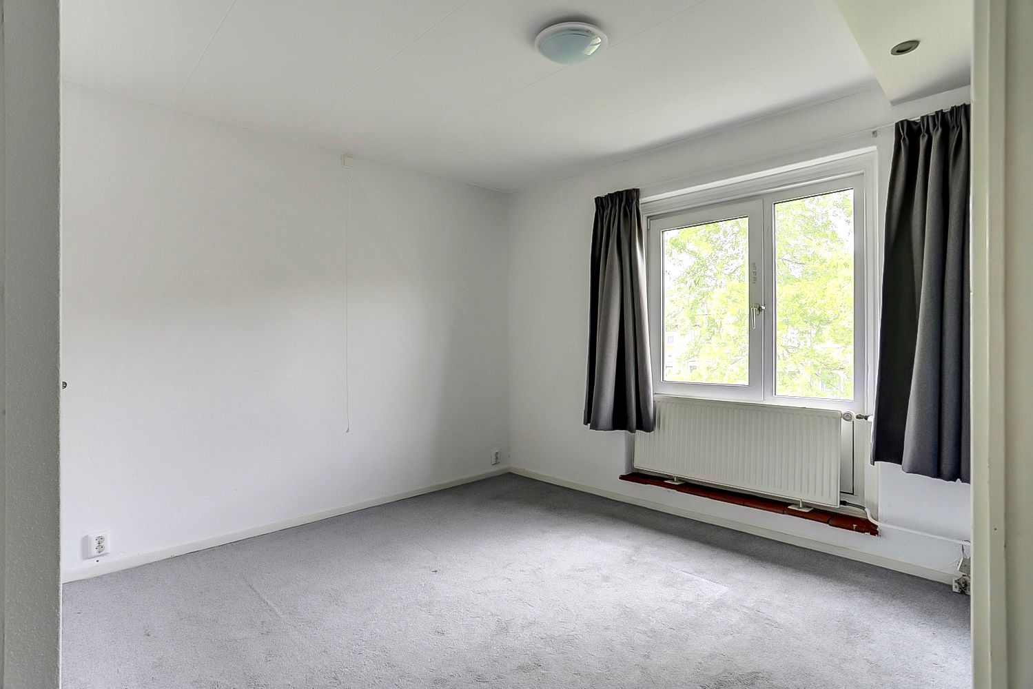 Charming Terraced Home with Three Bedrooms and Expansion Potential — 18
