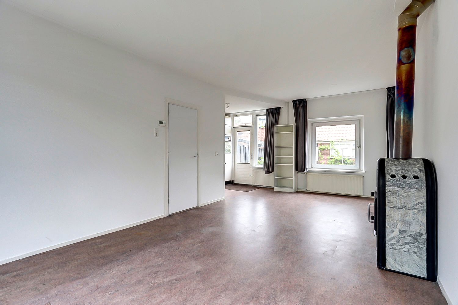 Charming Terraced Home with Three Bedrooms and Expansion Potential — 9