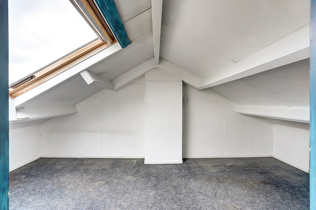 Charming Terraced Home with Three Bedrooms and Expansion Potential — 23