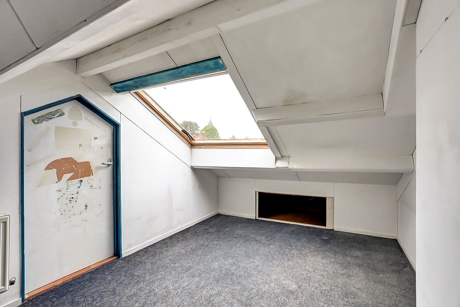Charming Terraced Home with Three Bedrooms and Expansion Potential — 24
