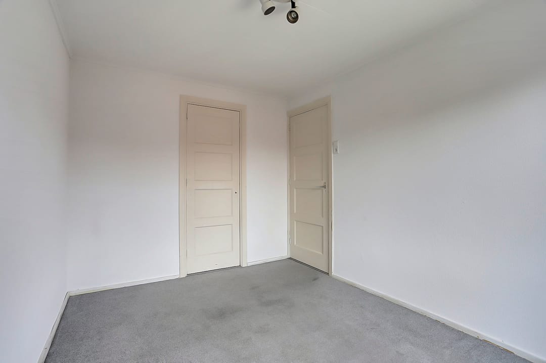Charming Terraced Home with Three Bedrooms and Expansion Potential — 17