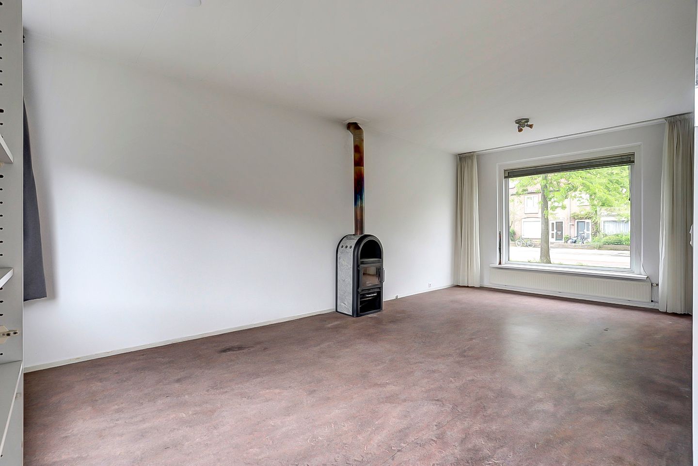 Charming Terraced Home with Three Bedrooms and Expansion Potential — 10