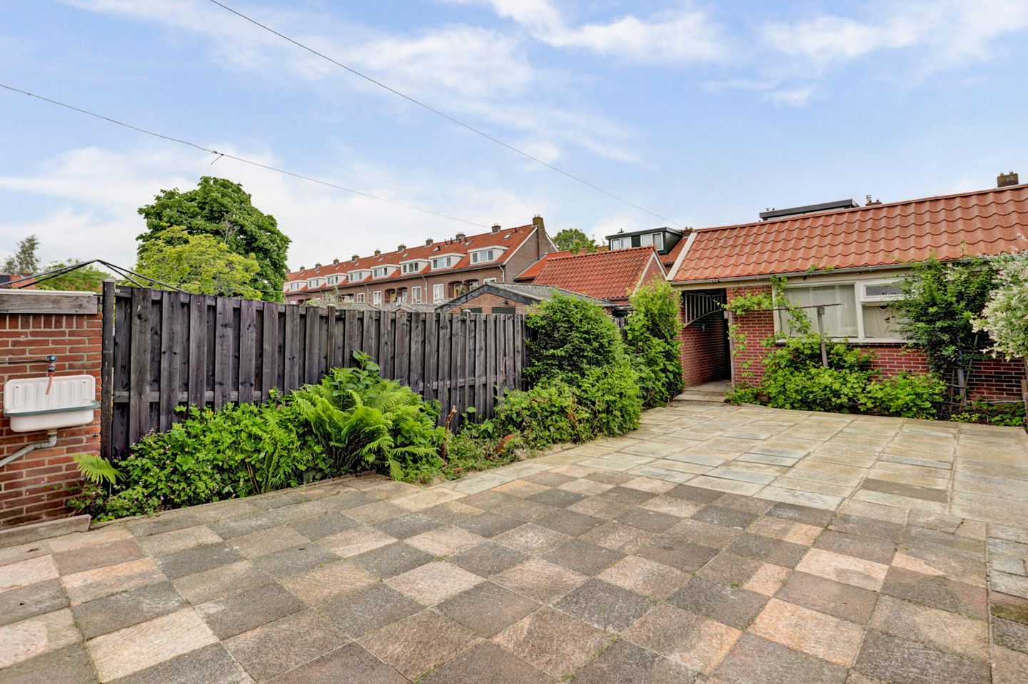Charming Terraced Home with Three Bedrooms and Expansion Potential — 25