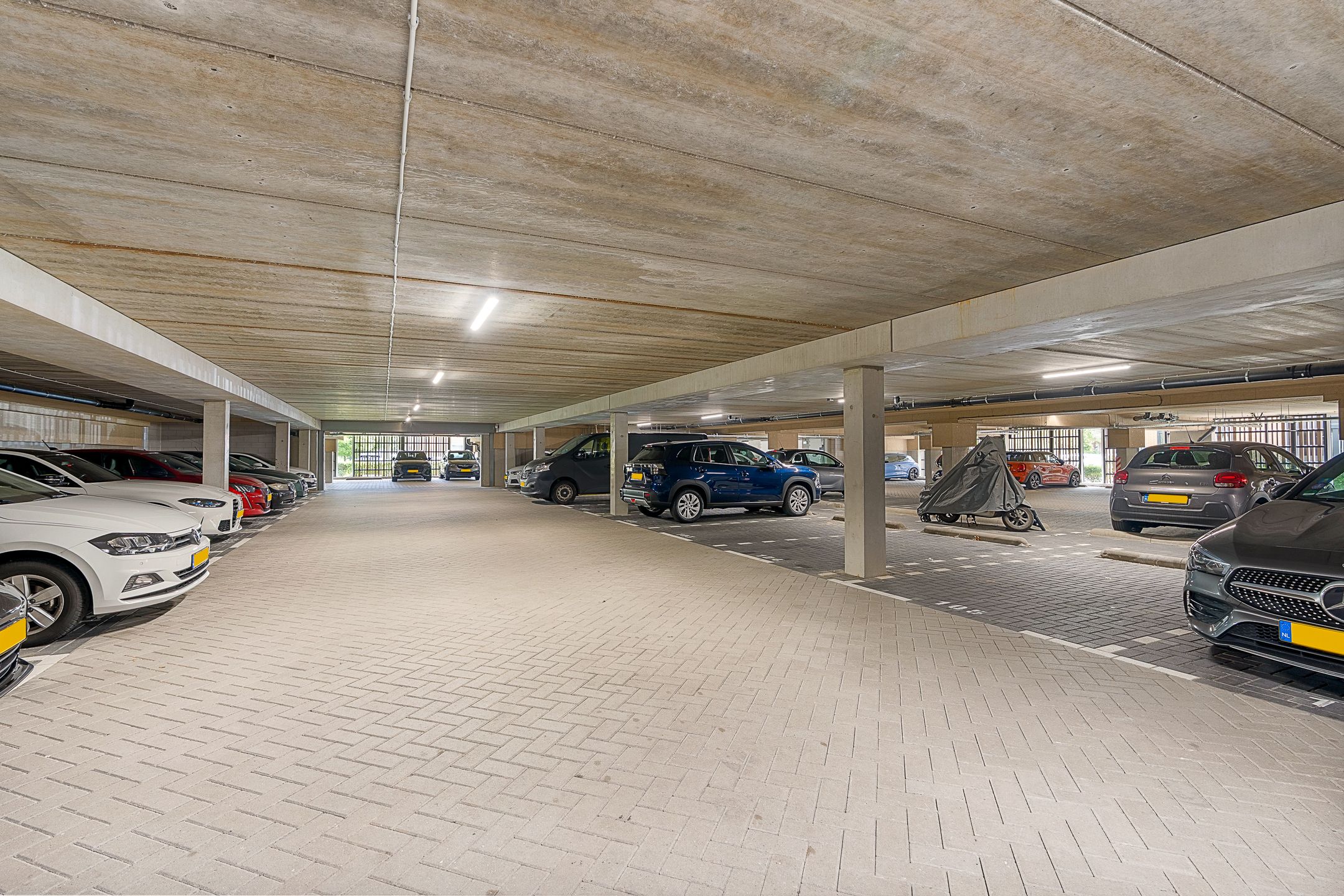 Modern 2024 Apartment with Parking in Rijnhuizen — 27