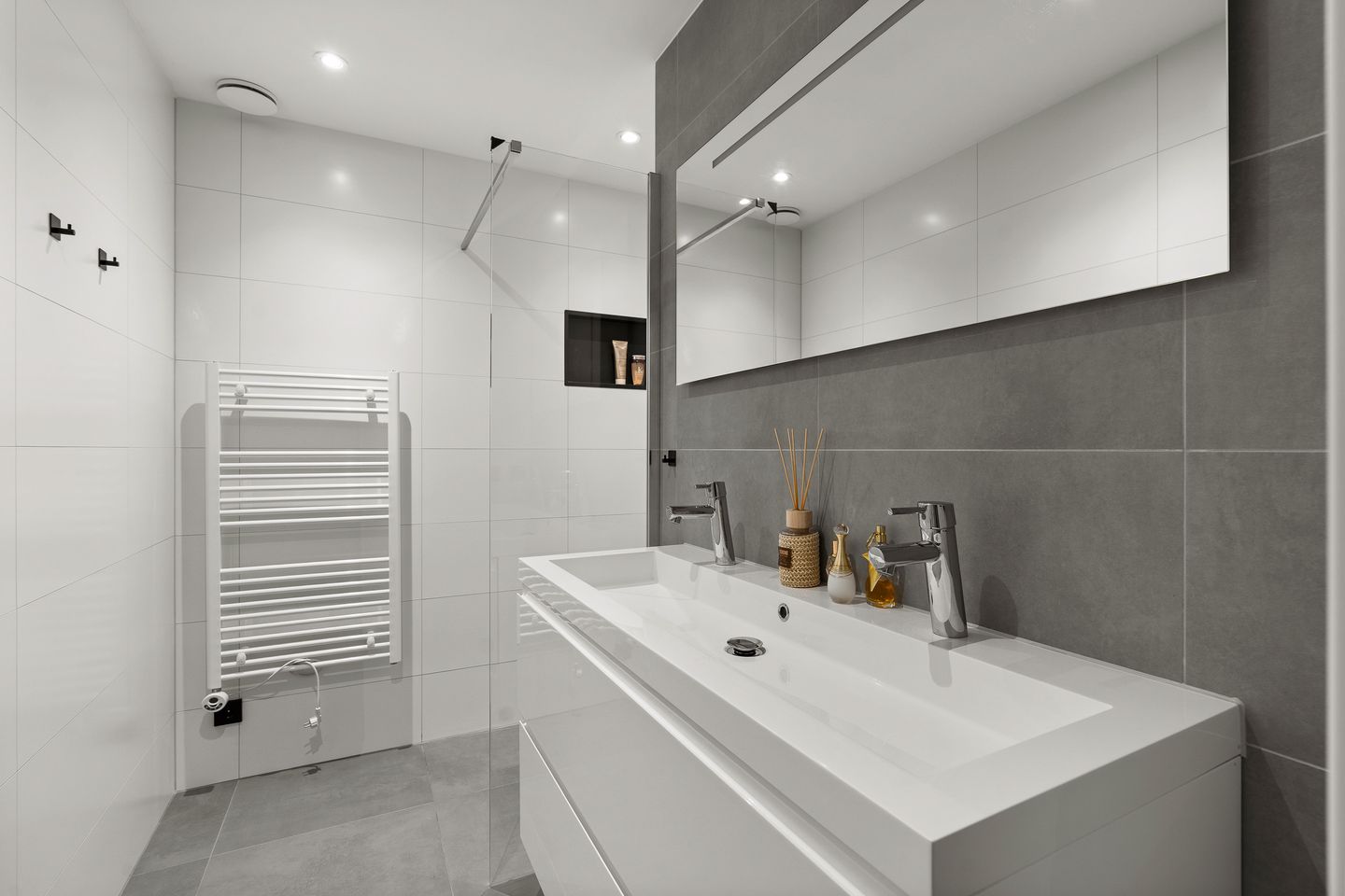 Modern 2024 Apartment with Parking in Rijnhuizen — 25