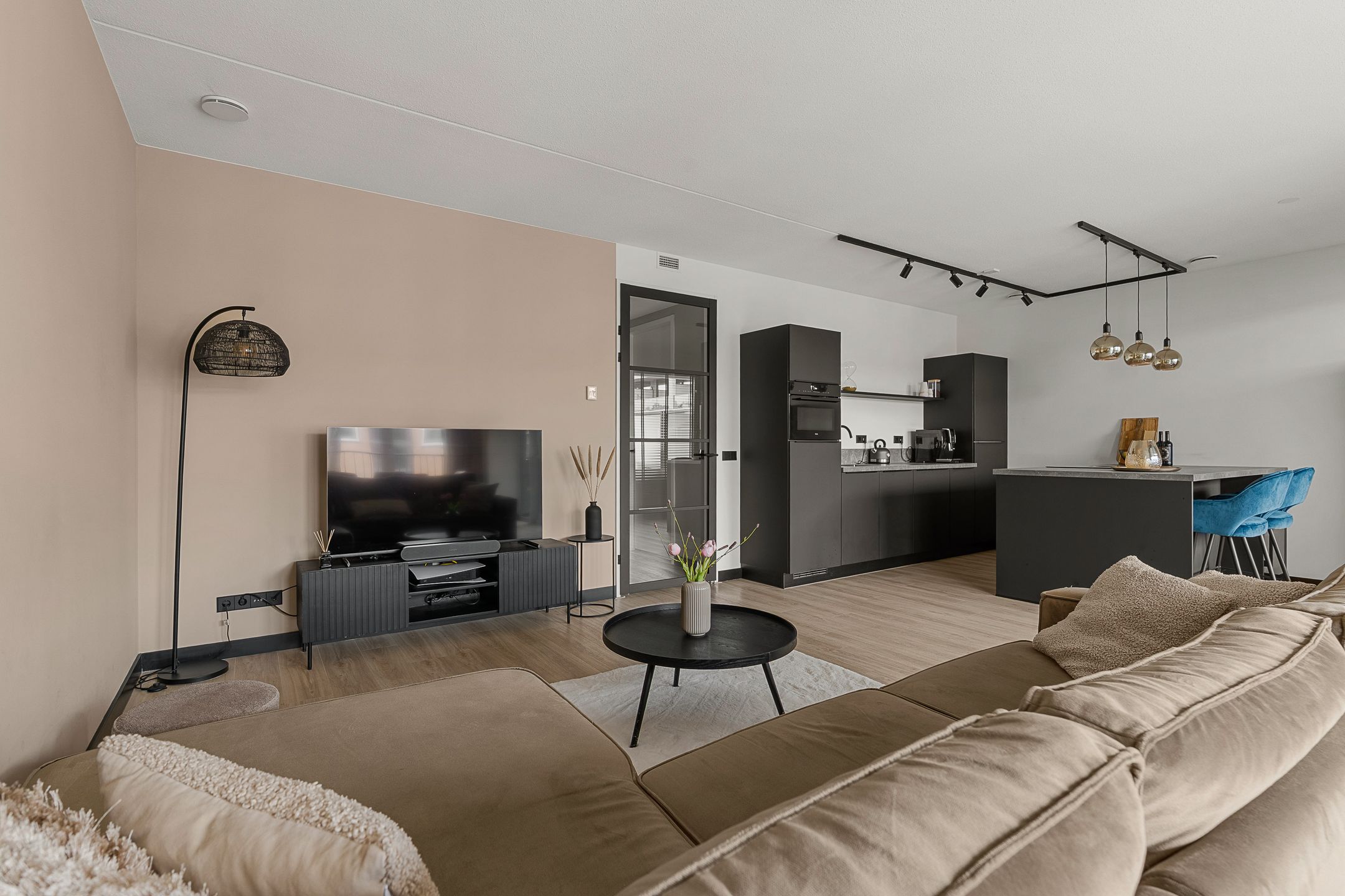 Modern 2024 Apartment with Parking in Rijnhuizen — 12