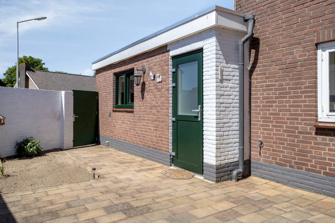 Semi-detached family home with garage and potential in Halsteren — 22