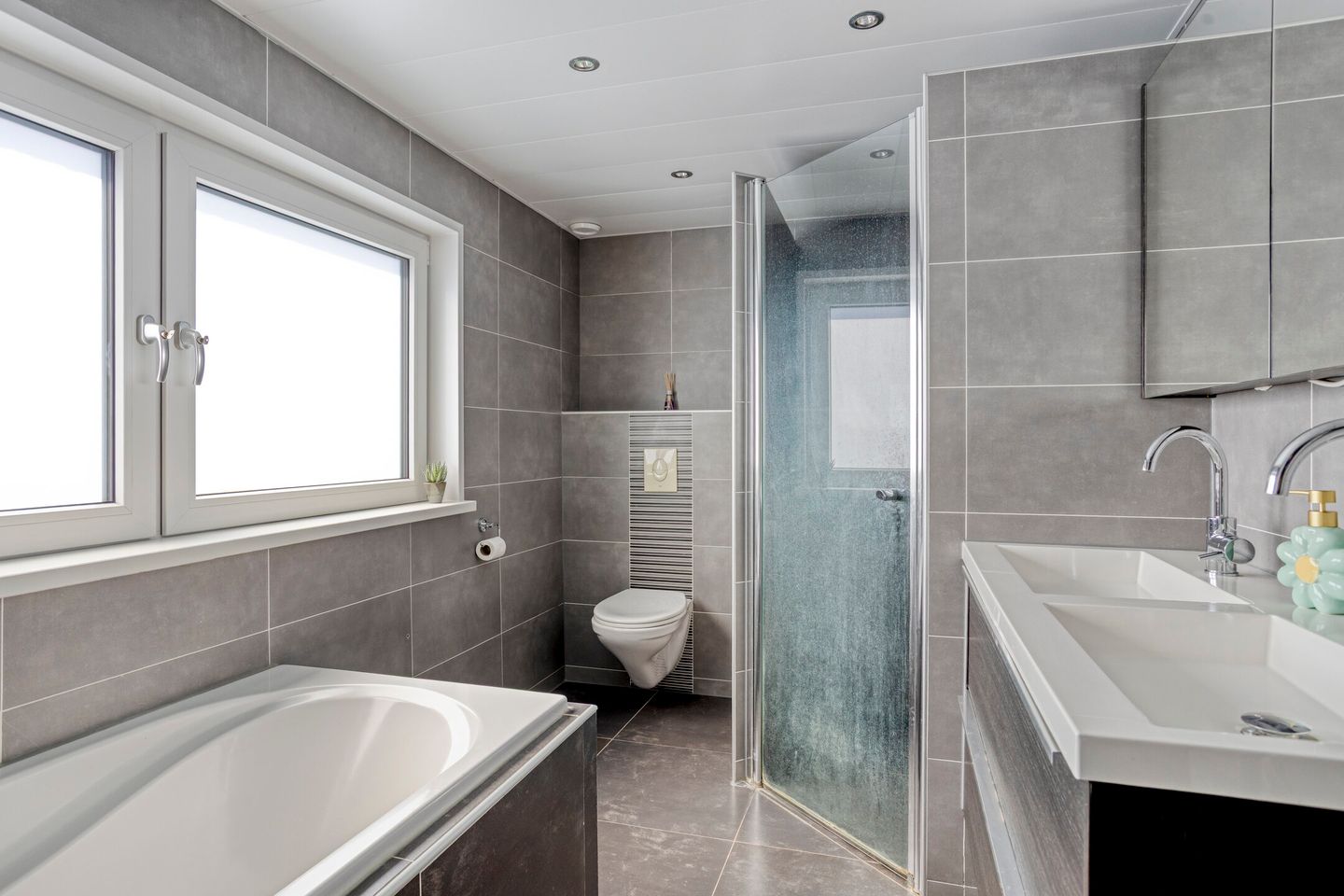 Semi-detached family home with garage and potential in Halsteren — 19
