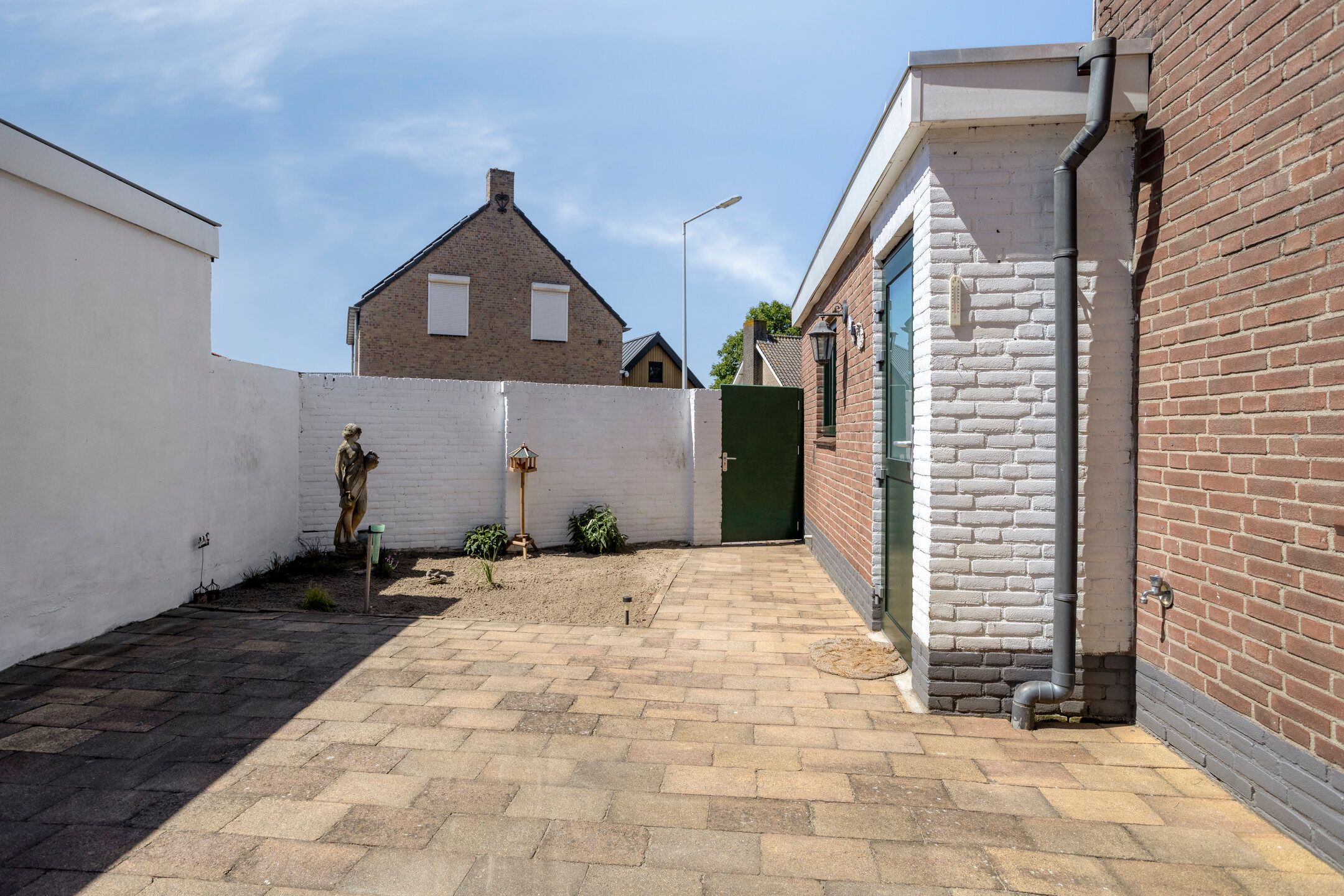 Semi-detached family home with garage and potential in Halsteren — 21