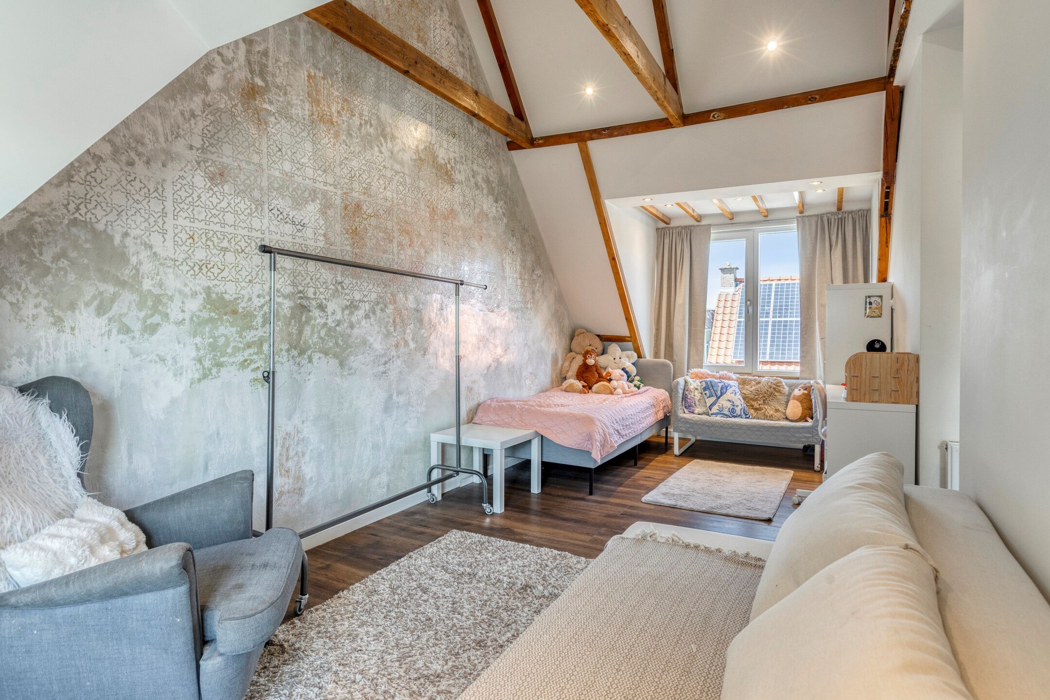 Corner Home with Five Bedrooms and South-Facing Garden in Spoorwijk — 27