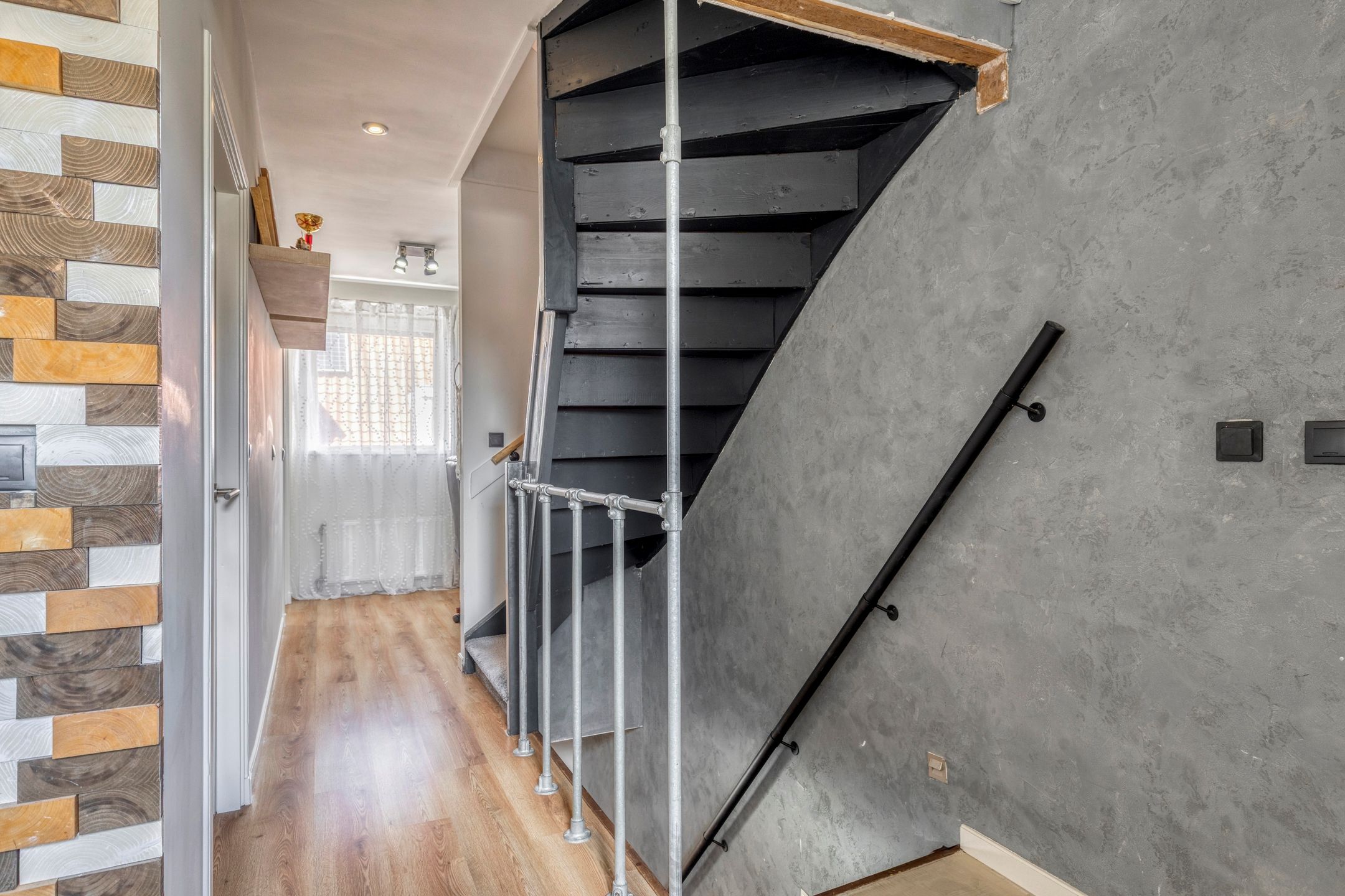 Corner Home with Five Bedrooms and South-Facing Garden in Spoorwijk — 18
