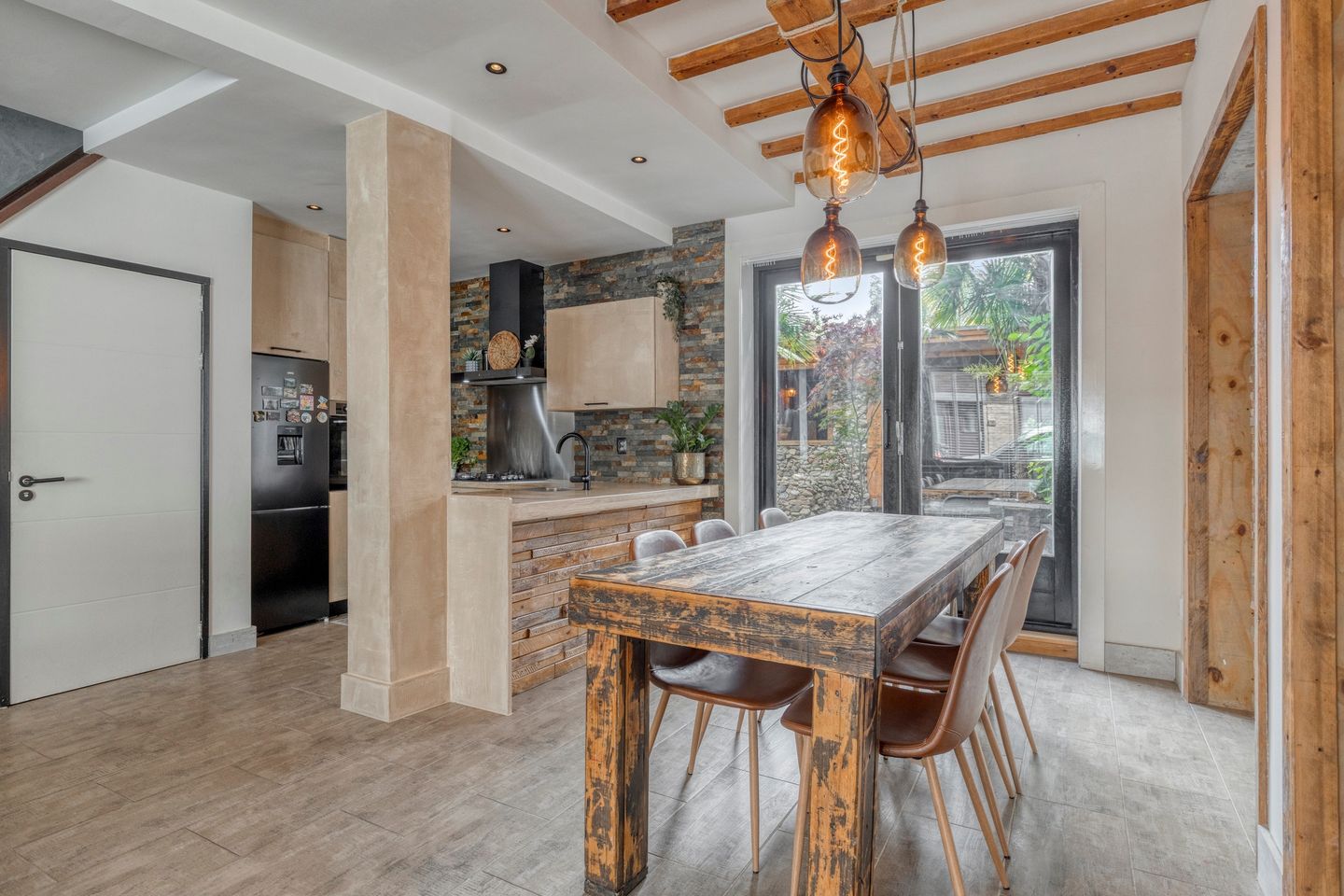 Corner Home with Five Bedrooms and South-Facing Garden in Spoorwijk — 10