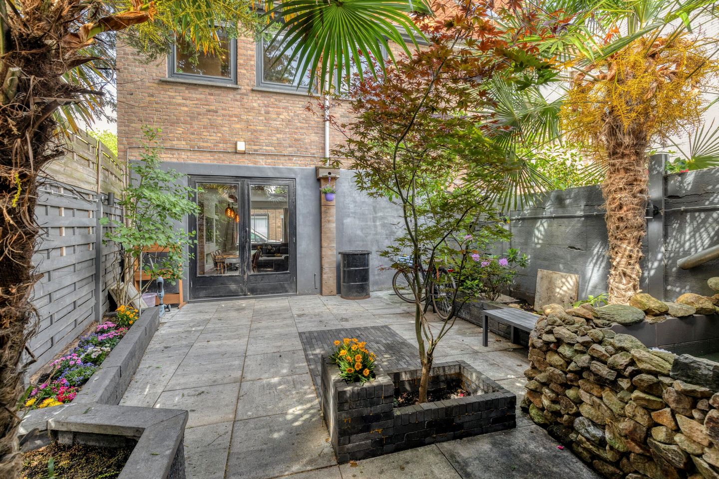 Corner Home with Five Bedrooms and South-Facing Garden in Spoorwijk — 14