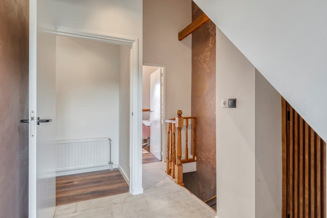 Corner Home with Five Bedrooms and South-Facing Garden in Spoorwijk — 28