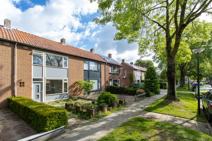 Tussenwoning te koop: Oegemastraat 3, Genderen