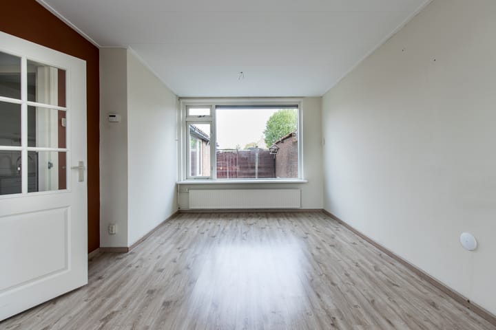 Tussenwoning te koop: Oegemastraat 3, Genderen