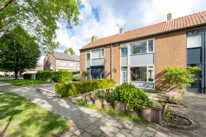 Tussenwoning te koop: Oegemastraat 3, Genderen