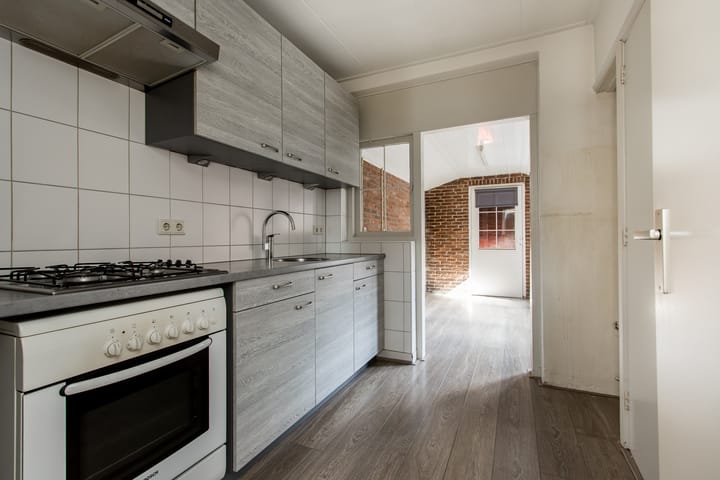 Tussenwoning te koop: Oegemastraat 3, Genderen